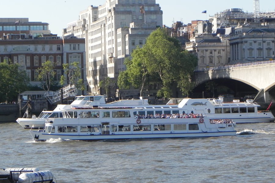 thames cruises disco boat